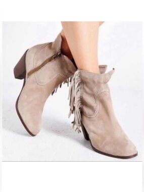 EUC Sam Edelman Louie Fringe Ankle Booties